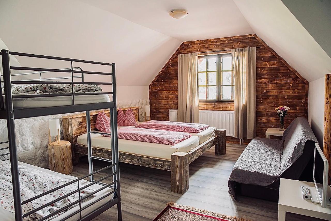 Gazdovsky Dvor B&B S Mini Wellness Bešeňová エクステリア 写真