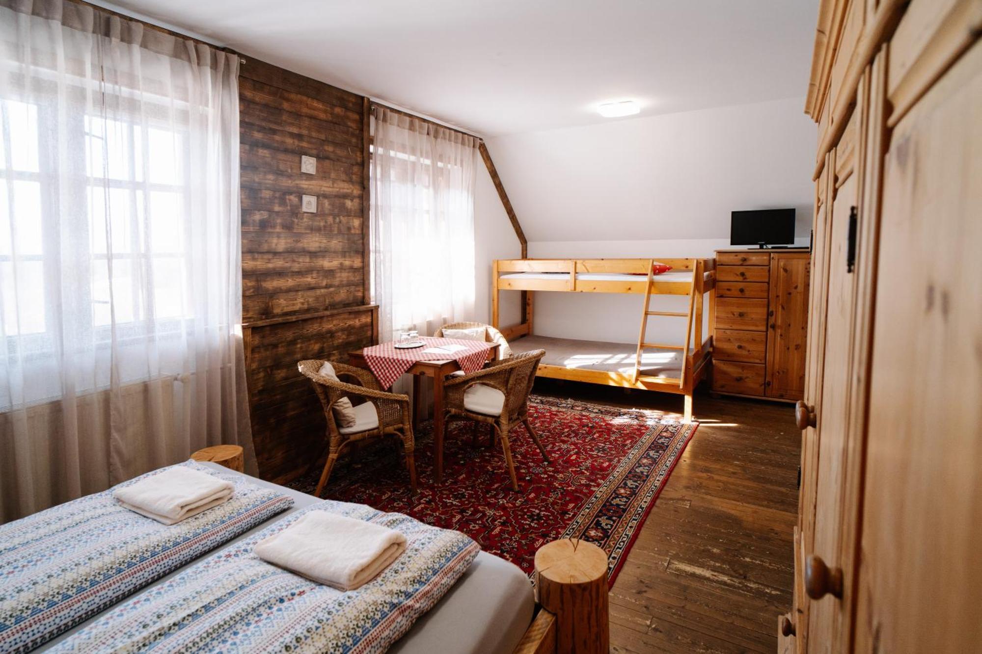 Gazdovsky Dvor B&B S Mini Wellness Bešeňová エクステリア 写真