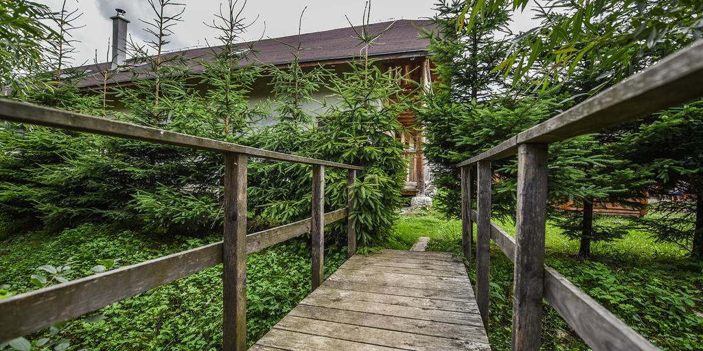 Gazdovsky Dvor B&B S Mini Wellness Bešeňová エクステリア 写真