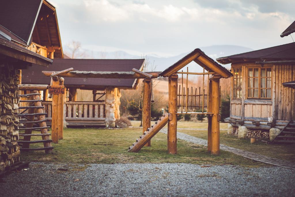 Gazdovsky Dvor B&B S Mini Wellness Bešeňová エクステリア 写真